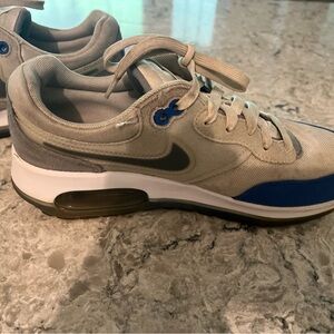 Nike Air Max Motif, size 5.5 Y